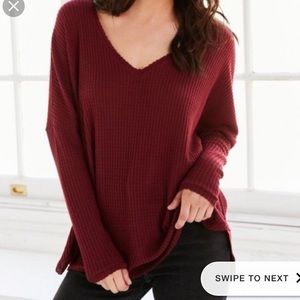 URBAN OUTFITTERS BURGUNDY TEE/sweater